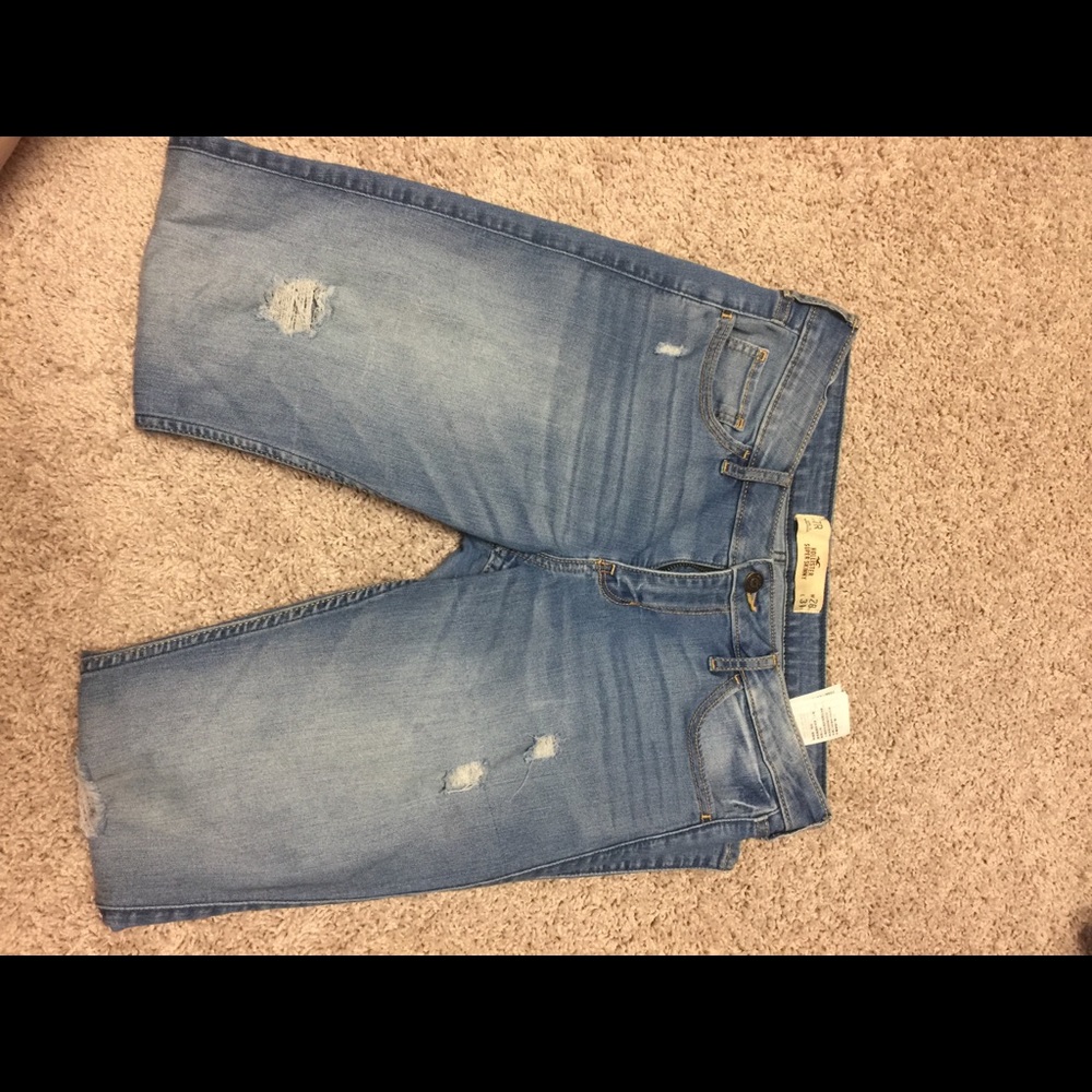 HOLLISTER DISTRESSED SKINNY JEANS